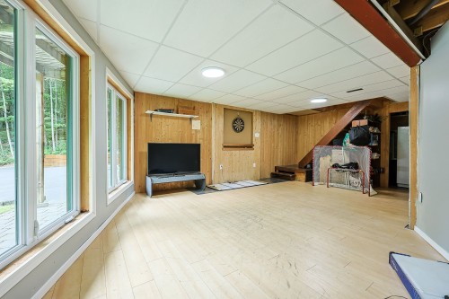 Salon - 1200 Route 309, L'Ange-Gardien, QC - Indoor