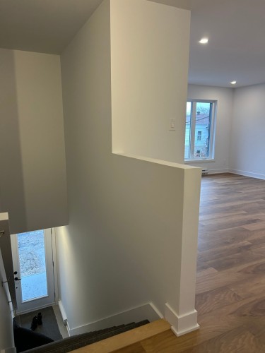 Staircase - 4-57 Rue Joron, Salaberry-De-Valleyfield, QC - Indoor Photo Showing Other Room