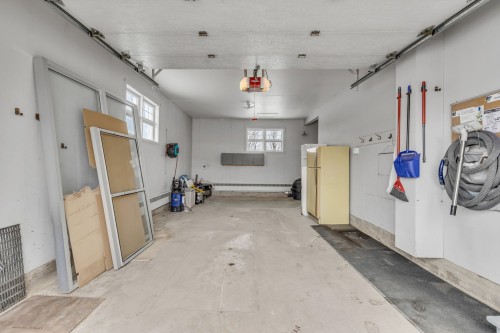 Garage - 415 Route Campagna, Saint-Henri, QC - Indoor Photo Showing Garage
