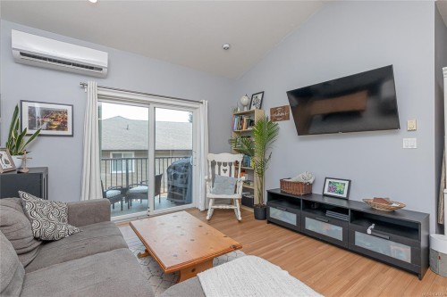 6183 Drombeg Pl, Duncan, BC - Indoor Photo Showing Living Room