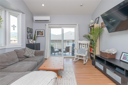 6183 Drombeg Pl, Duncan, BC - Indoor Photo Showing Living Room