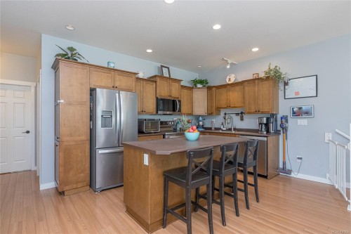 6183 Drombeg Pl, Duncan, BC - Indoor Photo Showing Kitchen