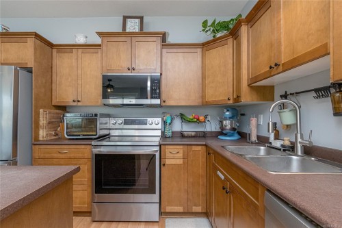 6183 Drombeg Pl, Duncan, BC - Indoor Photo Showing Kitchen With Double Sink