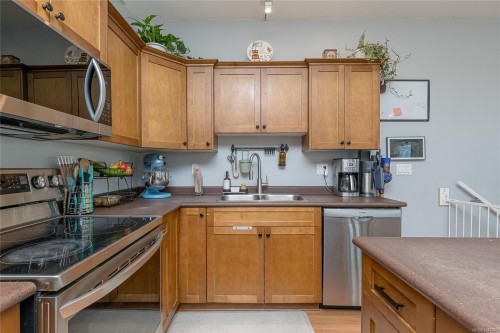 6183 Drombeg Pl, Duncan, BC - Indoor Photo Showing Kitchen With Double Sink