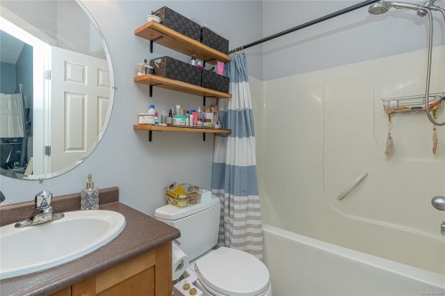 6183 Drombeg Pl, Duncan, BC - Indoor Photo Showing Bathroom
