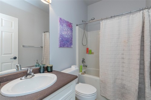 6183 Drombeg Pl, Duncan, BC - Indoor Photo Showing Bathroom