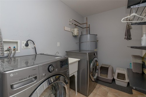 6183 Drombeg Pl, Duncan, BC - Indoor Photo Showing Laundry Room