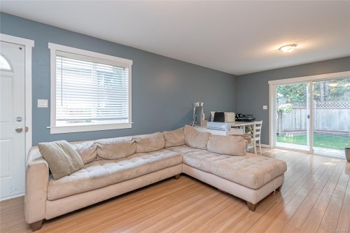 6183 Drombeg Pl, Duncan, BC - Indoor Photo Showing Living Room
