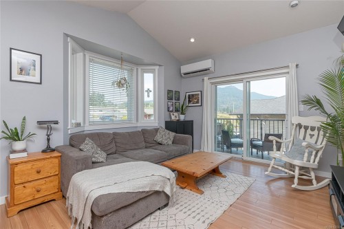 6183 Drombeg Pl, Duncan, BC - Indoor Photo Showing Living Room