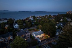 1050 Deal St  Oak Bay, BC V8S 5G5