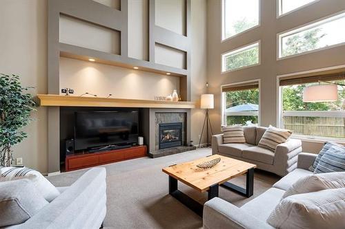30 Colshort Pl, Winnipeg, MB - Indoor Photo Showing Living Room With Fireplace