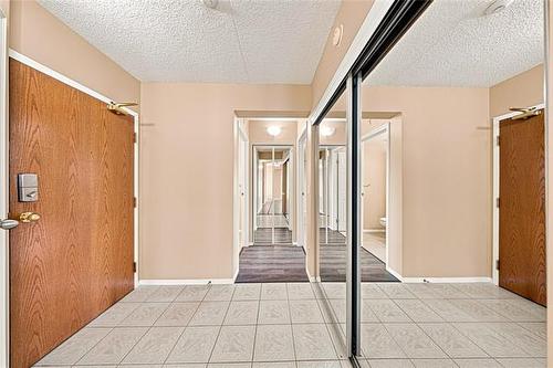 306-1840 Henderson Hwy, Winnipeg, MB - Indoor Photo Showing Other Room
