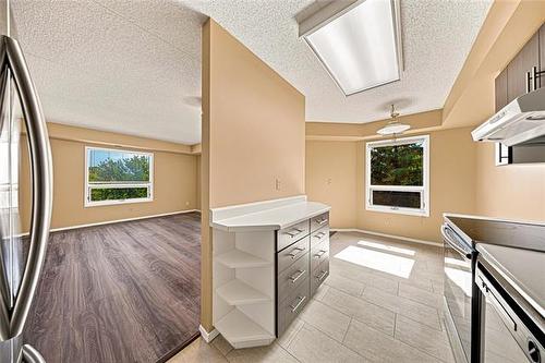 306-1840 Henderson Hwy, Winnipeg, MB - Indoor Photo Showing Other Room