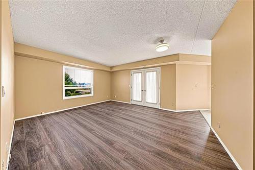 306-1840 Henderson Hwy, Winnipeg, MB - Indoor Photo Showing Other Room