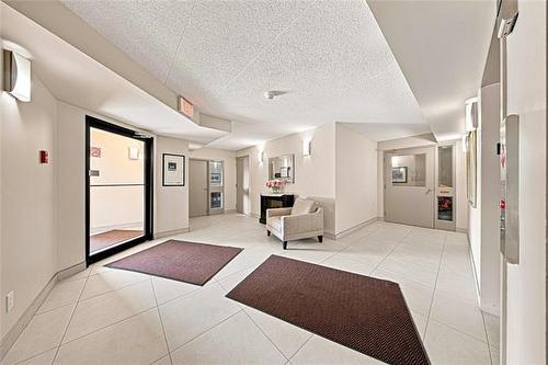 306-1840 Henderson Hwy, Winnipeg, MB - Indoor Photo Showing Other Room