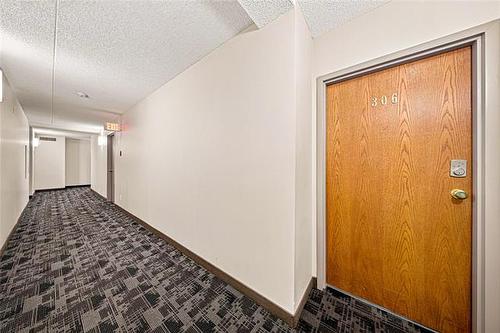 306-1840 Henderson Hwy, Winnipeg, MB - Indoor Photo Showing Other Room