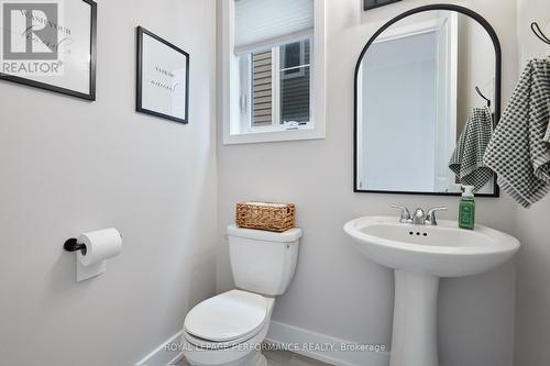 56 Pelham Crescent, Ottawa, ON - Indoor Photo Showing Bathroom