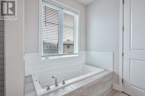 56 Pelham Crescent, Ottawa, ON - Indoor Photo Showing Bathroom