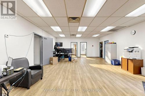 1581 Courtneypark Drive E, Mississauga, ON 