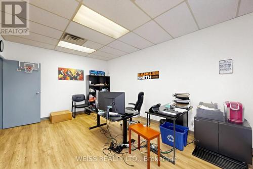 1581 Courtneypark Drive E, Mississauga, ON 