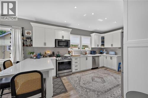 133 Shetland Street, Caledonia, ON - Indoor Photo Showing Kitchen With Upgraded Kitchen