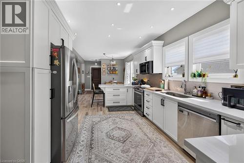 133 Shetland Street, Caledonia, ON - Indoor Photo Showing Kitchen With Upgraded Kitchen