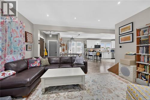 133 Shetland Street, Caledonia, ON - Indoor Photo Showing Living Room