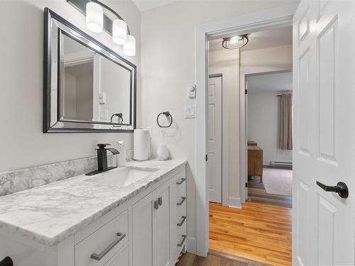 26 Bridge Street, Bedford, NS - Indoor Photo Showing Bathroom