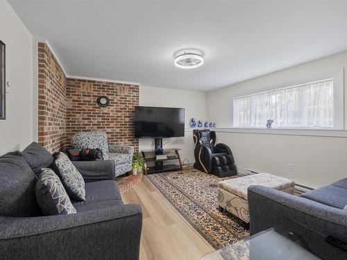26 Bridge Street, Bedford, NS - Indoor Photo Showing Living Room