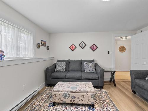 26 Bridge Street, Bedford, NS - Indoor Photo Showing Living Room