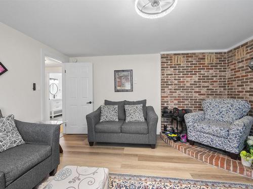 26 Bridge Street, Bedford, NS - Indoor Photo Showing Living Room