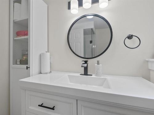 26 Bridge Street, Bedford, NS - Indoor Photo Showing Bathroom
