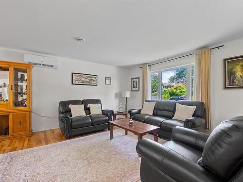 26 Bridge Street, Bedford, NS - Indoor Photo Showing Living Room
