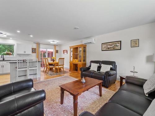 26 Bridge Street, Bedford, NS - Indoor Photo Showing Living Room