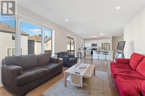 228 Appalachian Circle, Ottawa, ON - Indoor Photo Showing Living Room