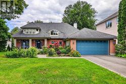 13 CHINOOK CRESCENT  Ottawa, ON K2H 7C9