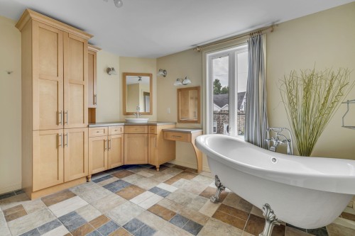 Bathroom - 22 Rue Des Laurentides, Lévis (Desjardins), QC - Indoor Photo Showing Bathroom