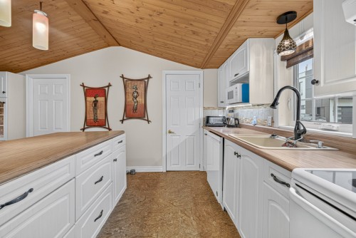 Cuisine - 29 Av. Du Soleil, Fossambault-Sur-Le-Lac, QC - Indoor Photo Showing Kitchen