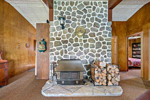 Salon - 188 Ch. White, Harrington, QC -  Photo Showing Other Room