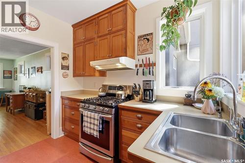 919 6Th Avenue N, Saskatoon, SK - Indoor Photo Showing Kitchen With Double Sink
