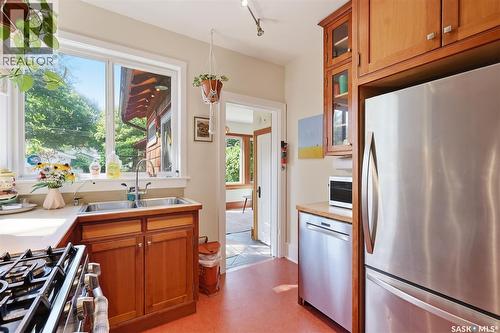 919 6Th Avenue N, Saskatoon, SK - Indoor Photo Showing Kitchen With Stainless Steel Kitchen With Double Sink