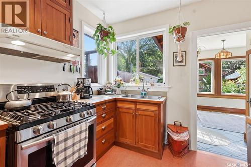 919 6Th Avenue N, Saskatoon, SK - Indoor Photo Showing Kitchen With Double Sink