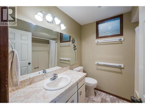 14 Bartlett Place, Osoyoos, BC - Indoor Photo Showing Bathroom