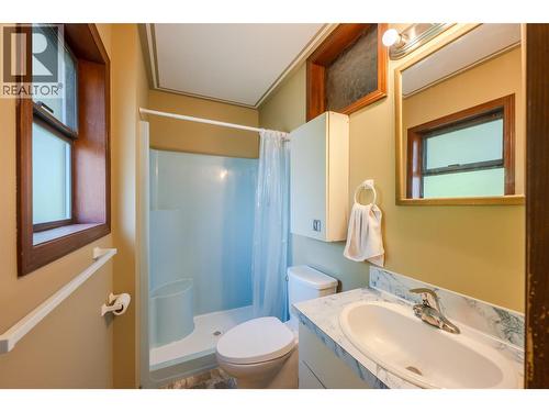 14 Bartlett Place, Osoyoos, BC - Indoor Photo Showing Bathroom