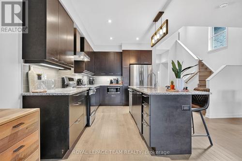 140 Larimar Circle, Ottawa, ON - Indoor Photo Showing Kitchen With Upgraded Kitchen