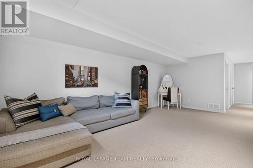 140 Larimar Circle, Ottawa, ON - Indoor Photo Showing Living Room