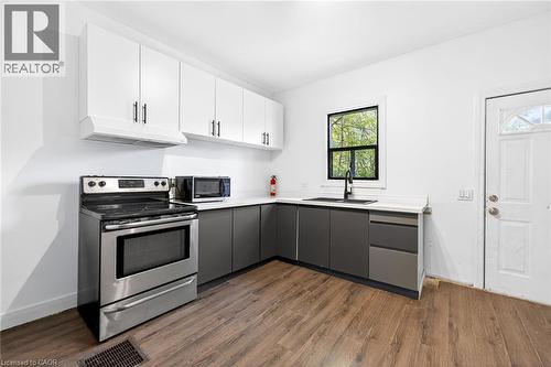 99 Leeming Street, Hamilton, ON - Indoor Photo Showing Kitchen