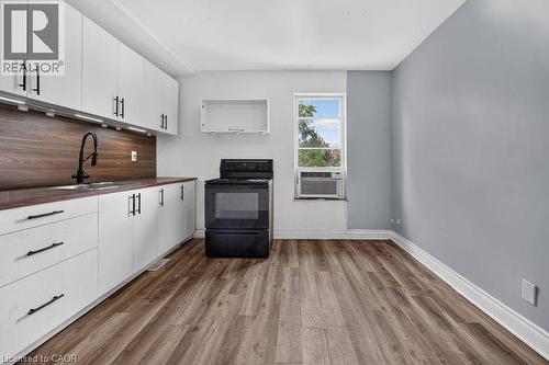 99 Leeming Street, Hamilton, ON - Indoor Photo Showing Kitchen