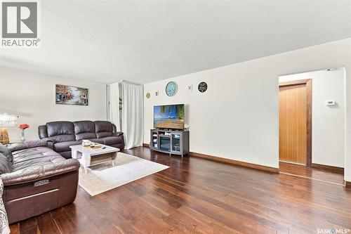 75 Cannon Street, Regina, SK - Indoor Photo Showing Living Room