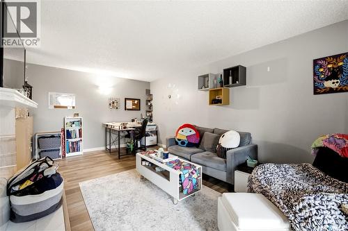 205 31 Rodenbush Drive, Regina, SK - Indoor Photo Showing Living Room